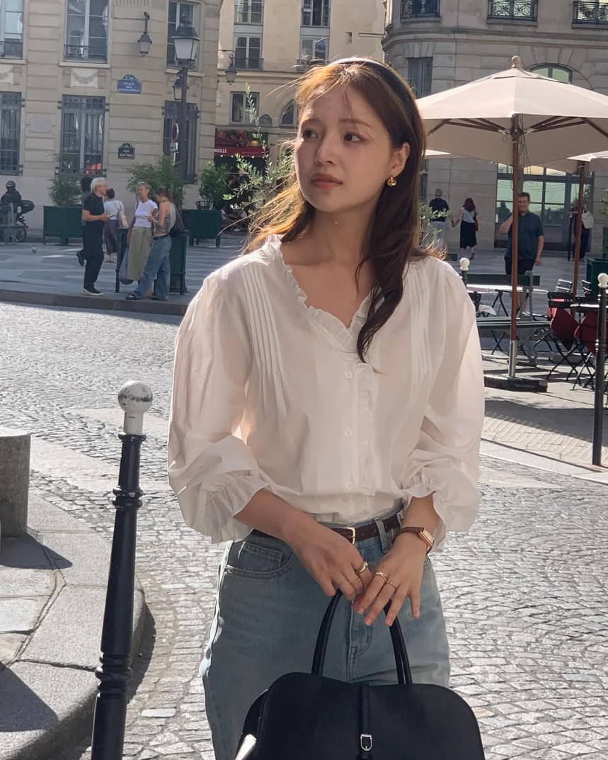 Cotton frill blouse