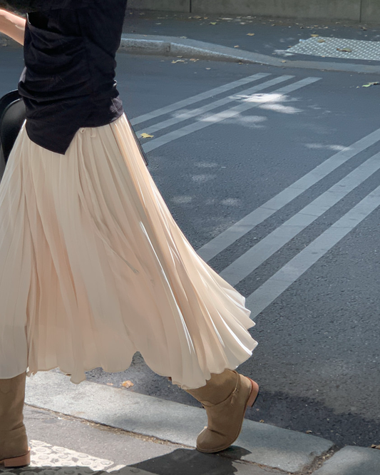 Accordion pleats skirt