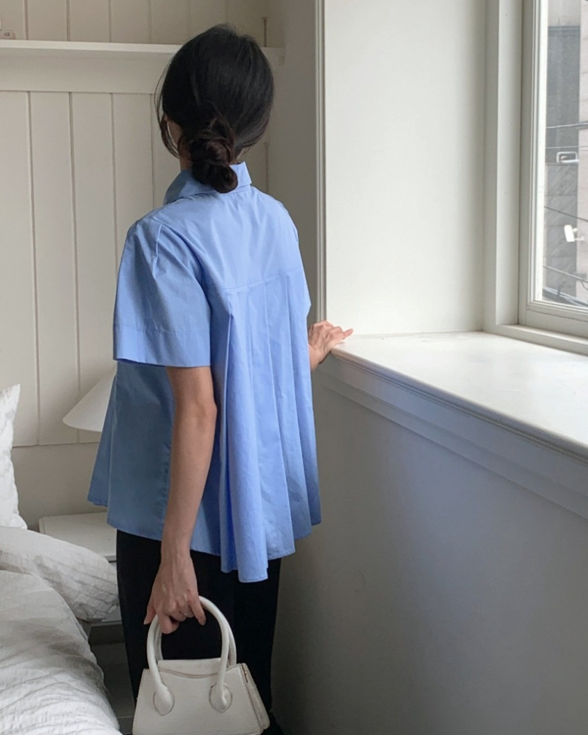 Back pleats shirt