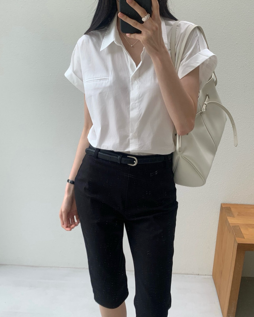 Rolled-up cap sleeves shirt