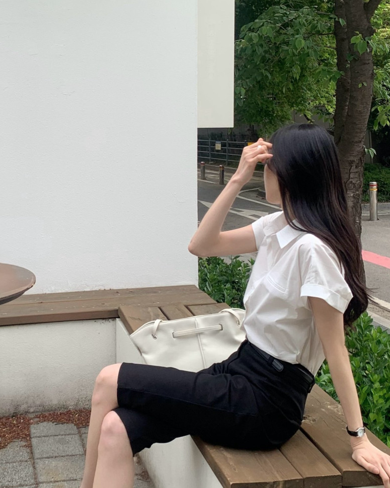 Rolled-up cap sleeves shirt