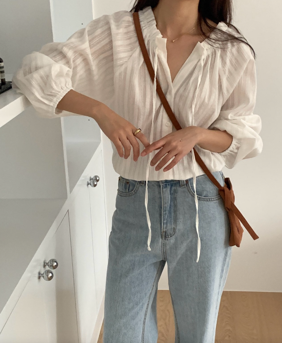 Ribbon tie shirring blouse