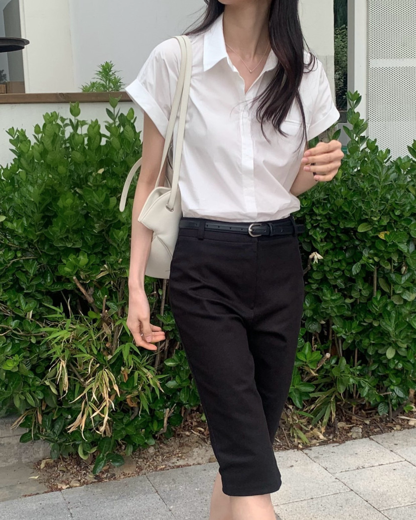 Rolled-up cap sleeves shirt