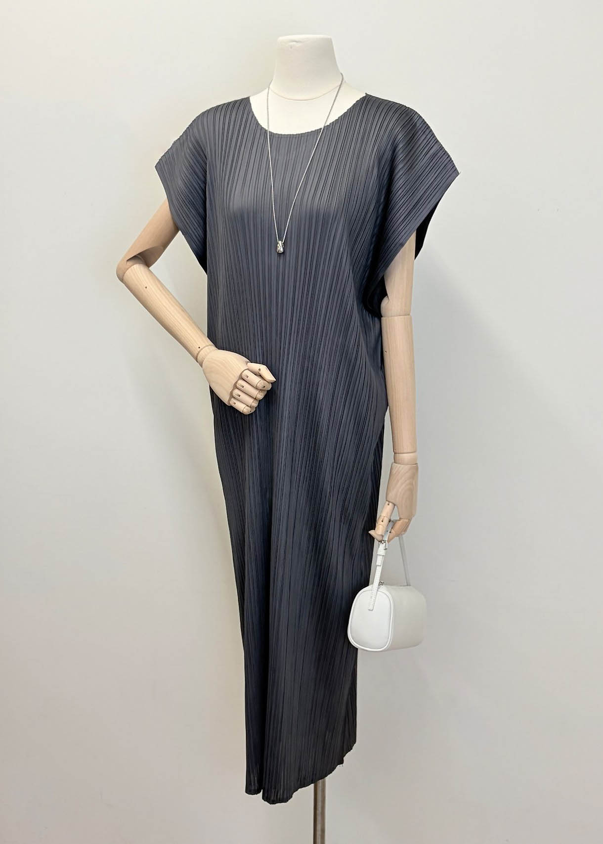Pleats wing sleeves dress