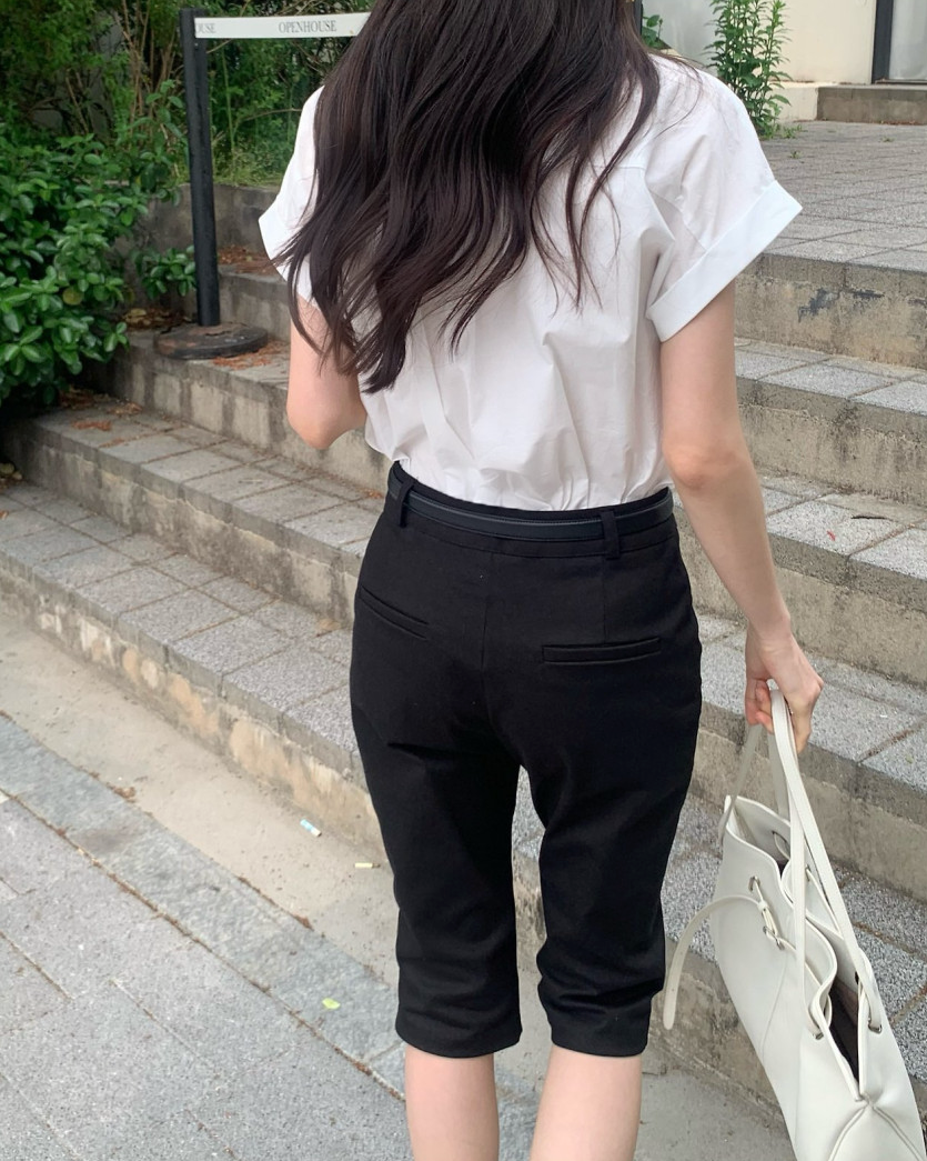 Rolled-up cap sleeves shirt