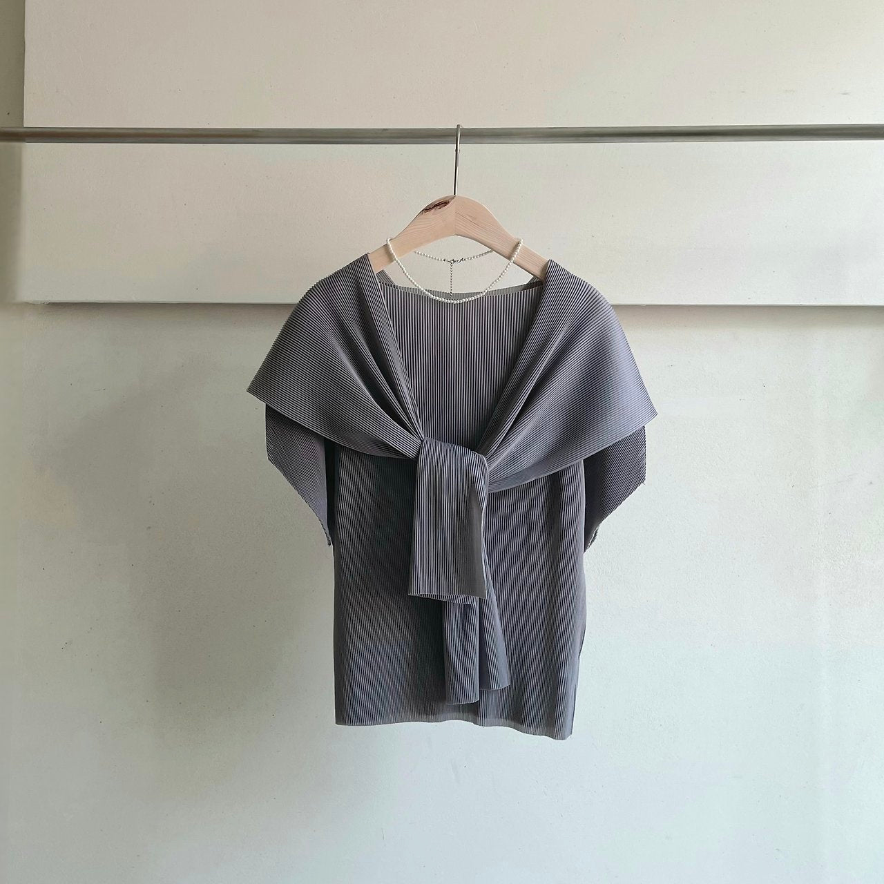 Shawl set pleats blouse