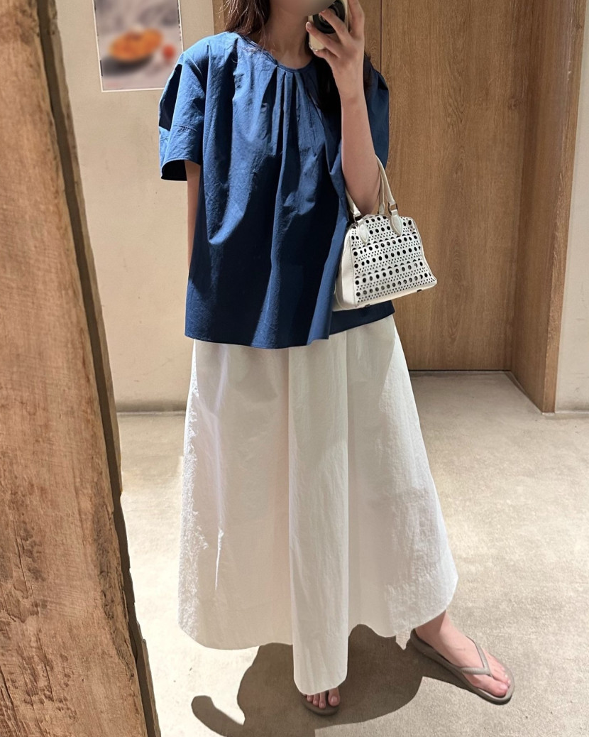 Puff sleeves blouse