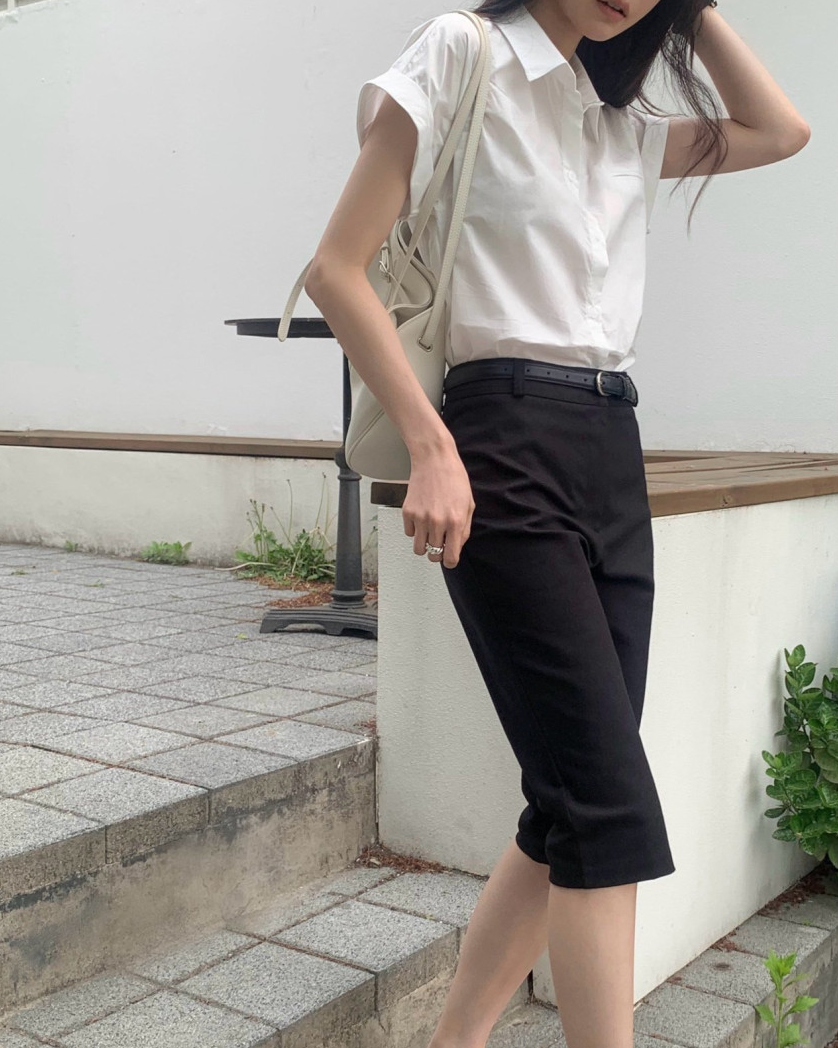 Rolled-up cap sleeves shirt