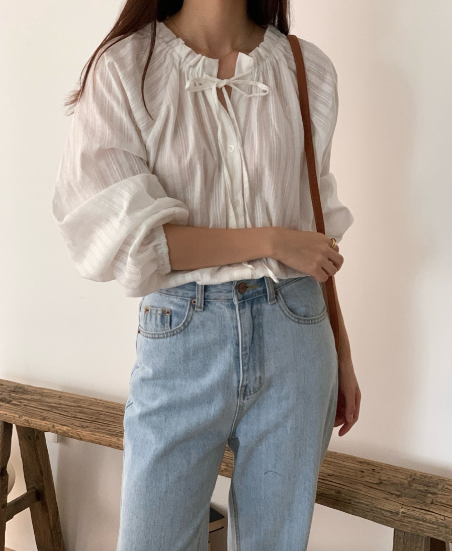 Ribbon tie shirring blouse