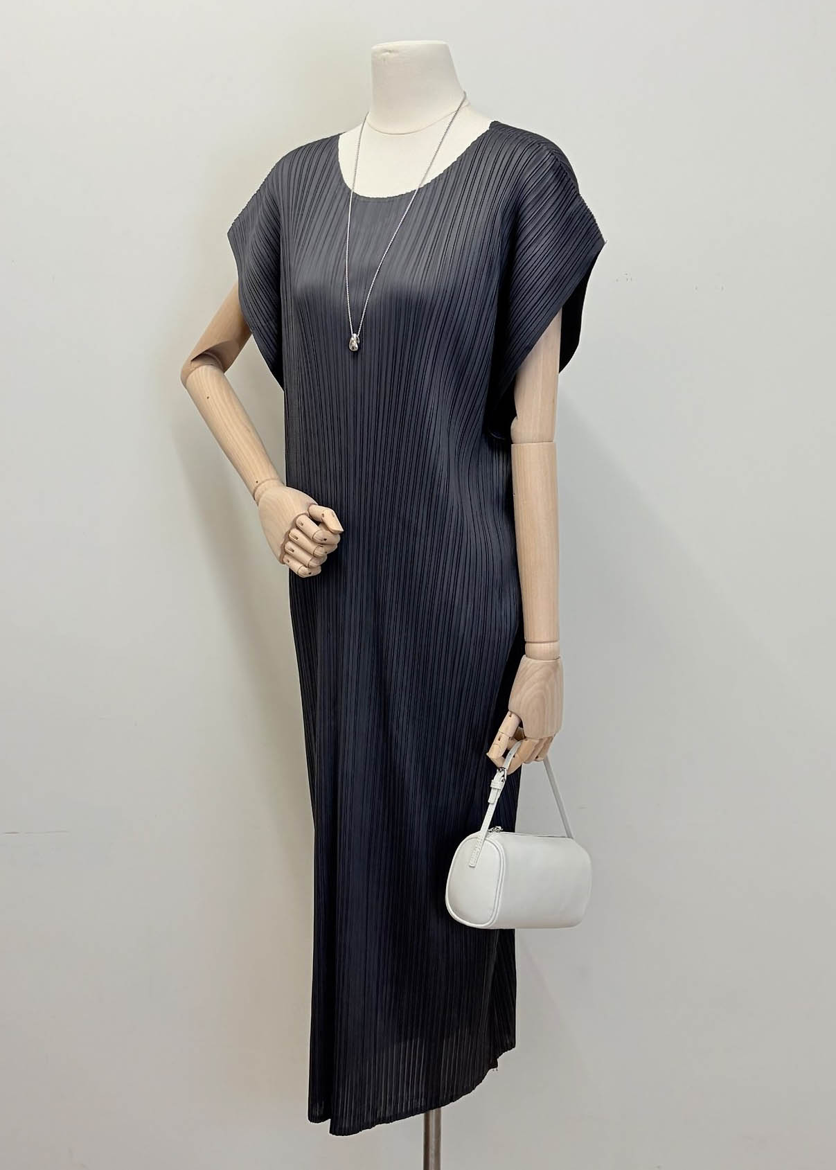 Pleats wing sleeves dress