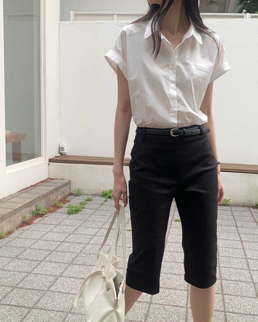 Rolled-up cap sleeves shirt