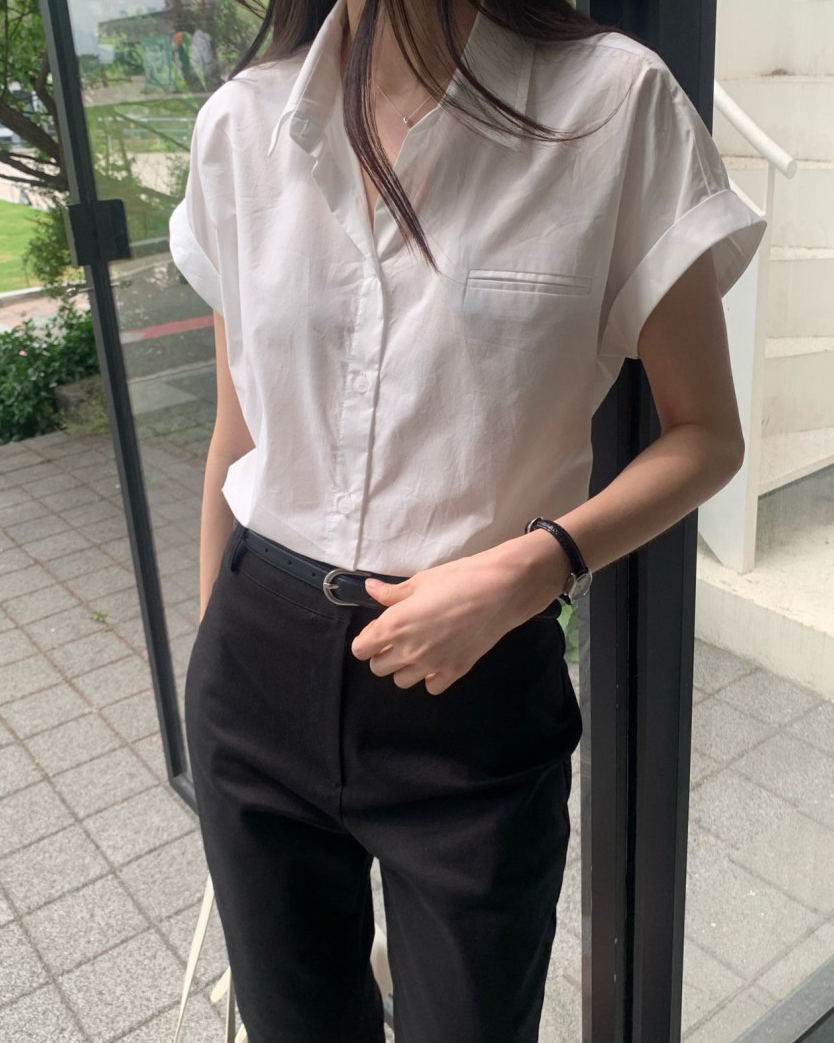Rolled-up cap sleeves shirt
