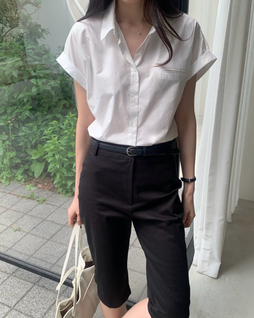 Rolled-up cap sleeves shirt
