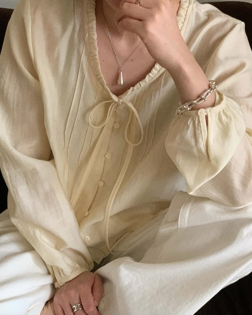 Lace neckline pintuck blouse