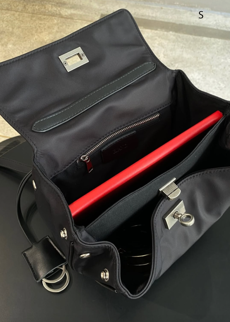 Nylon buckle bag