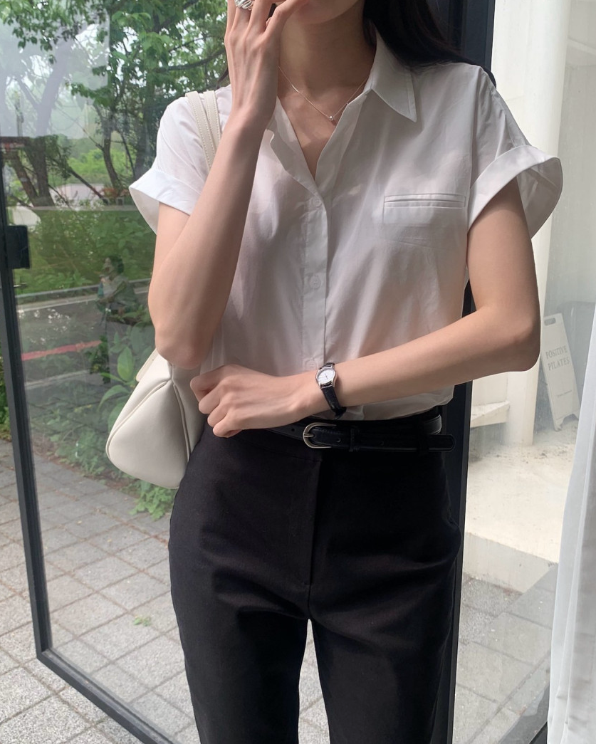 Rolled-up cap sleeves shirt
