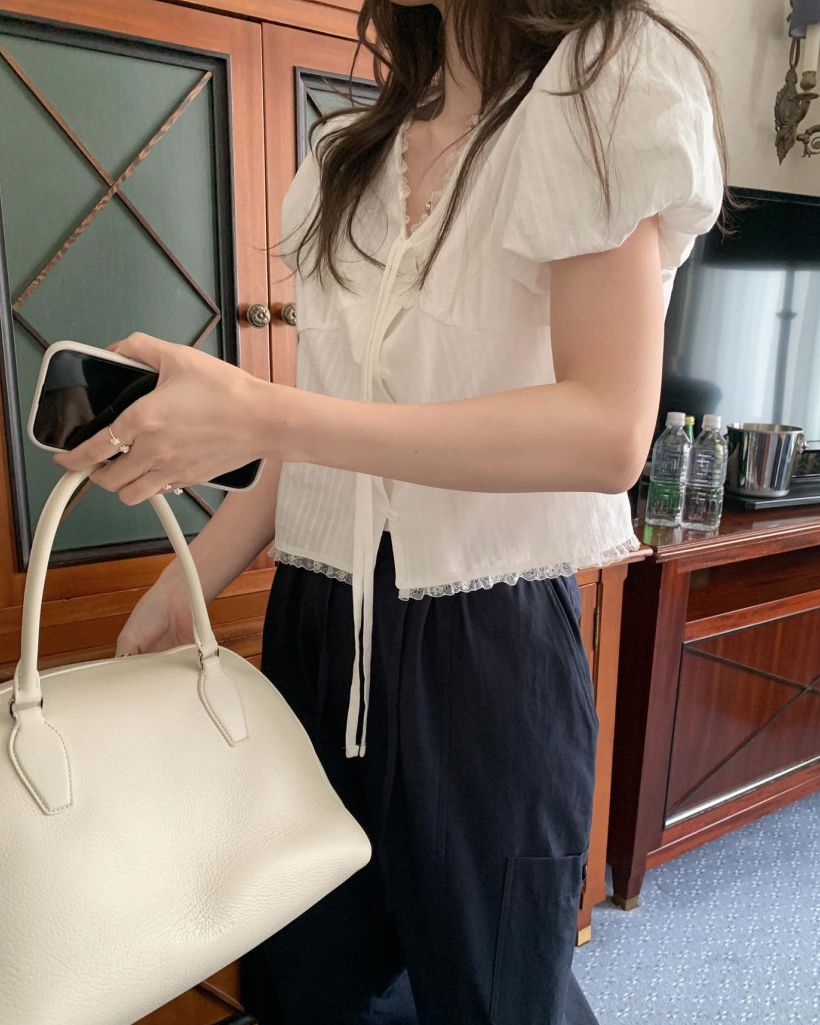 Romantic puff sleeves blouse