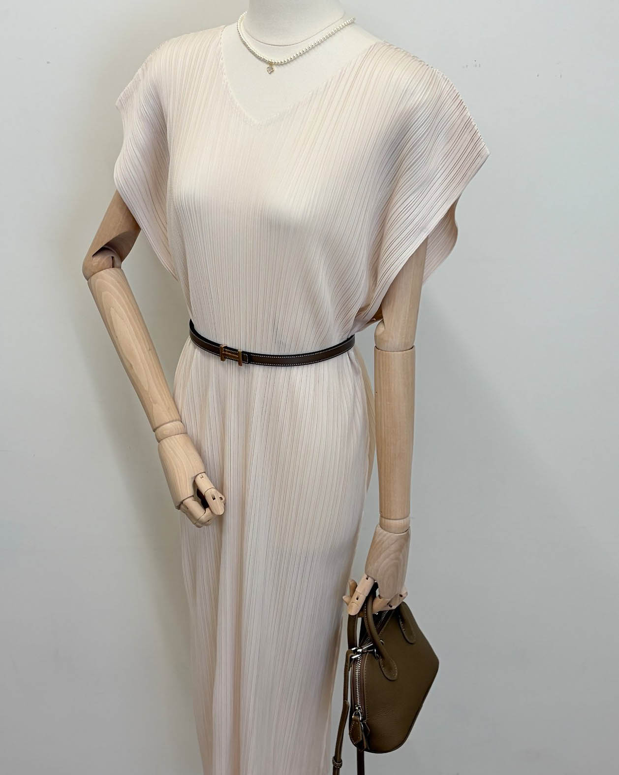 Pleats wing sleeves dress