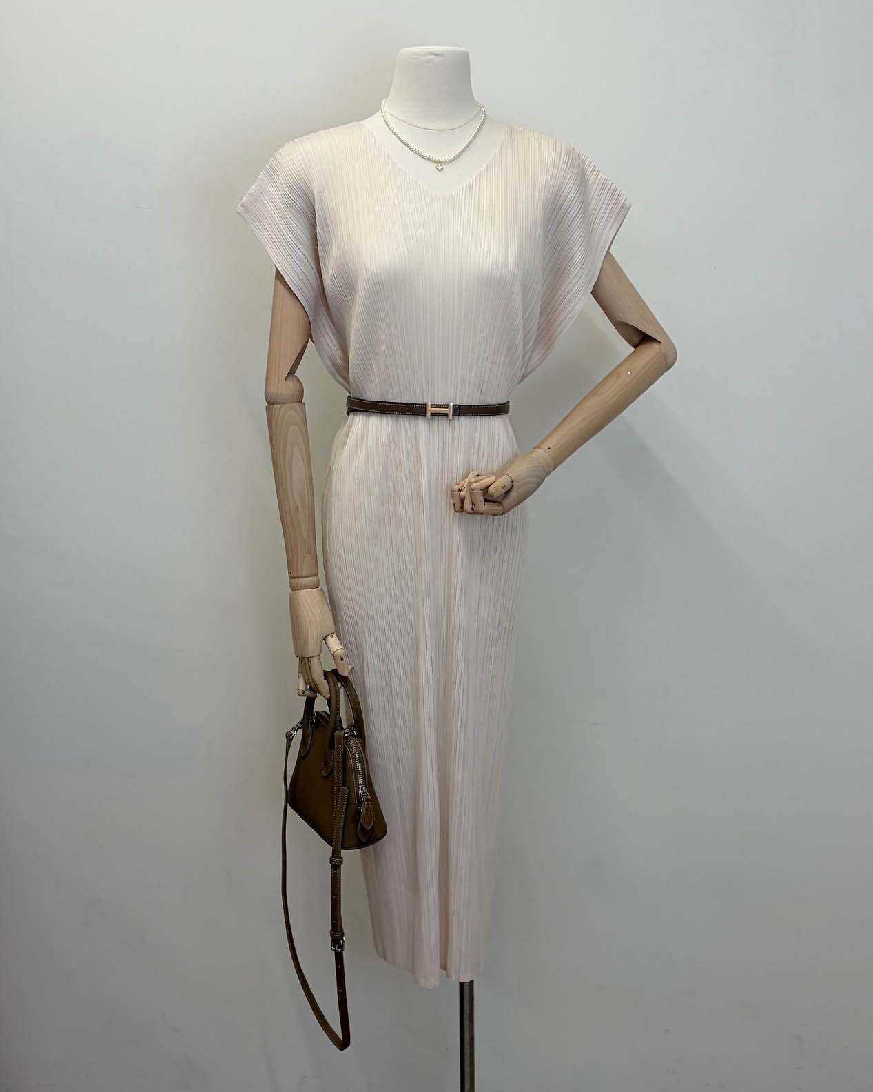 Pleats wing sleeves dress