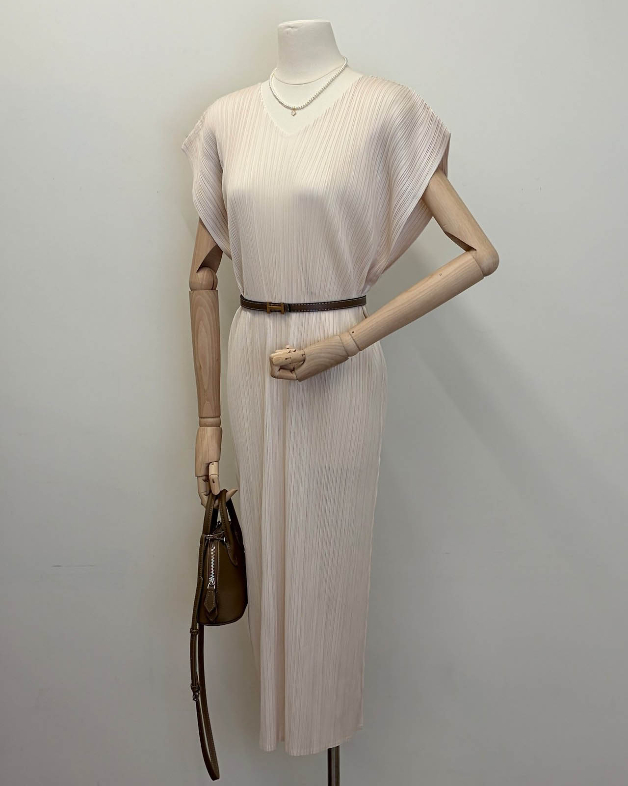 Pleats wing sleeves dress