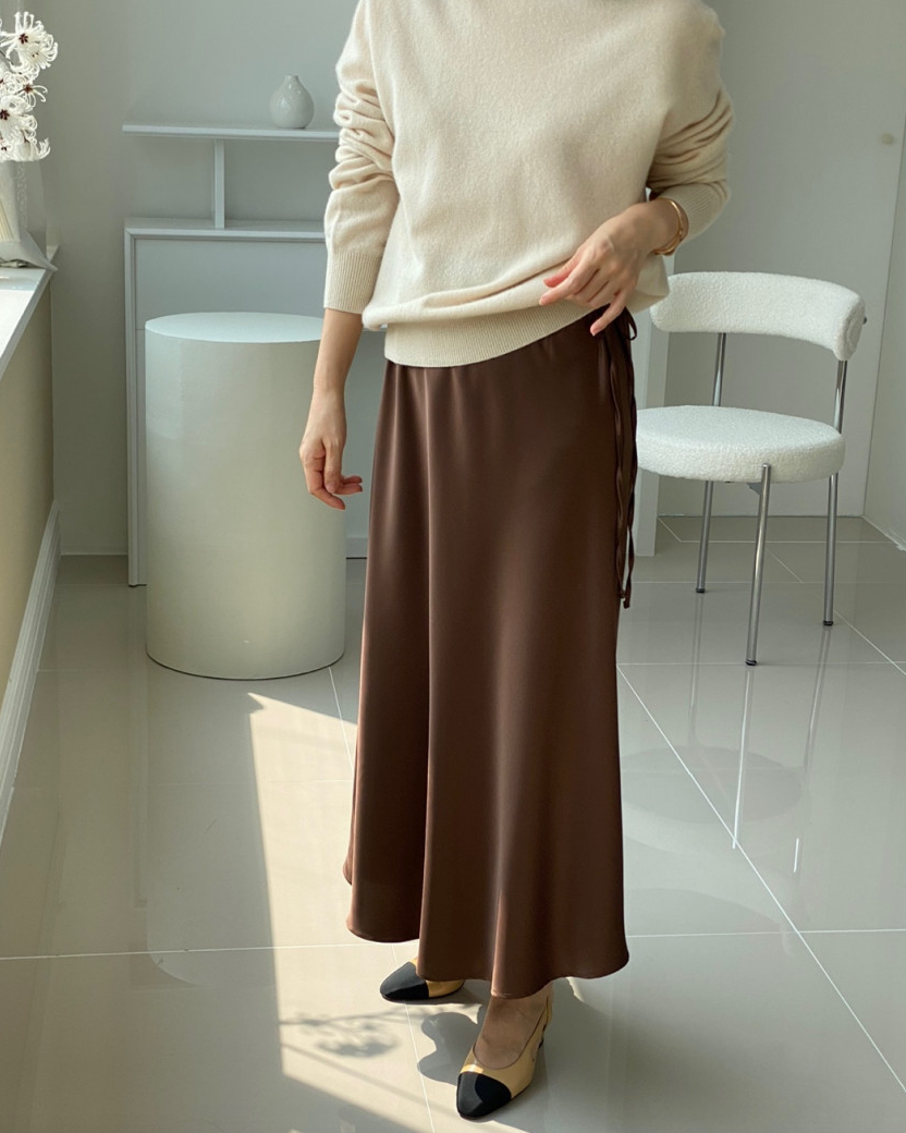 Glossy satin skirt