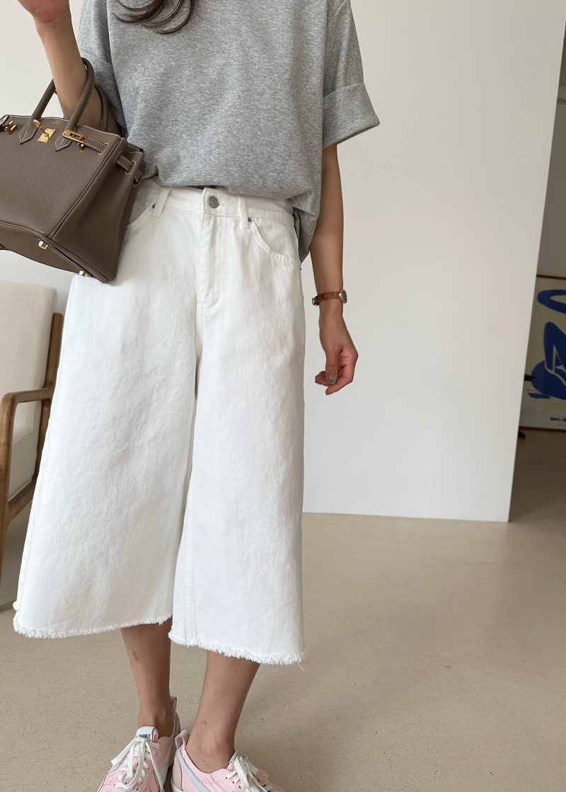 White denim bermuda pants
