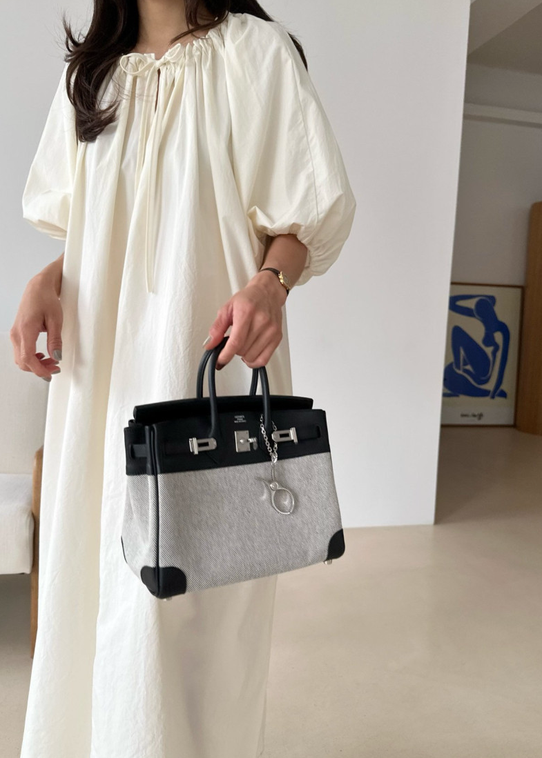Puff sleeves dress