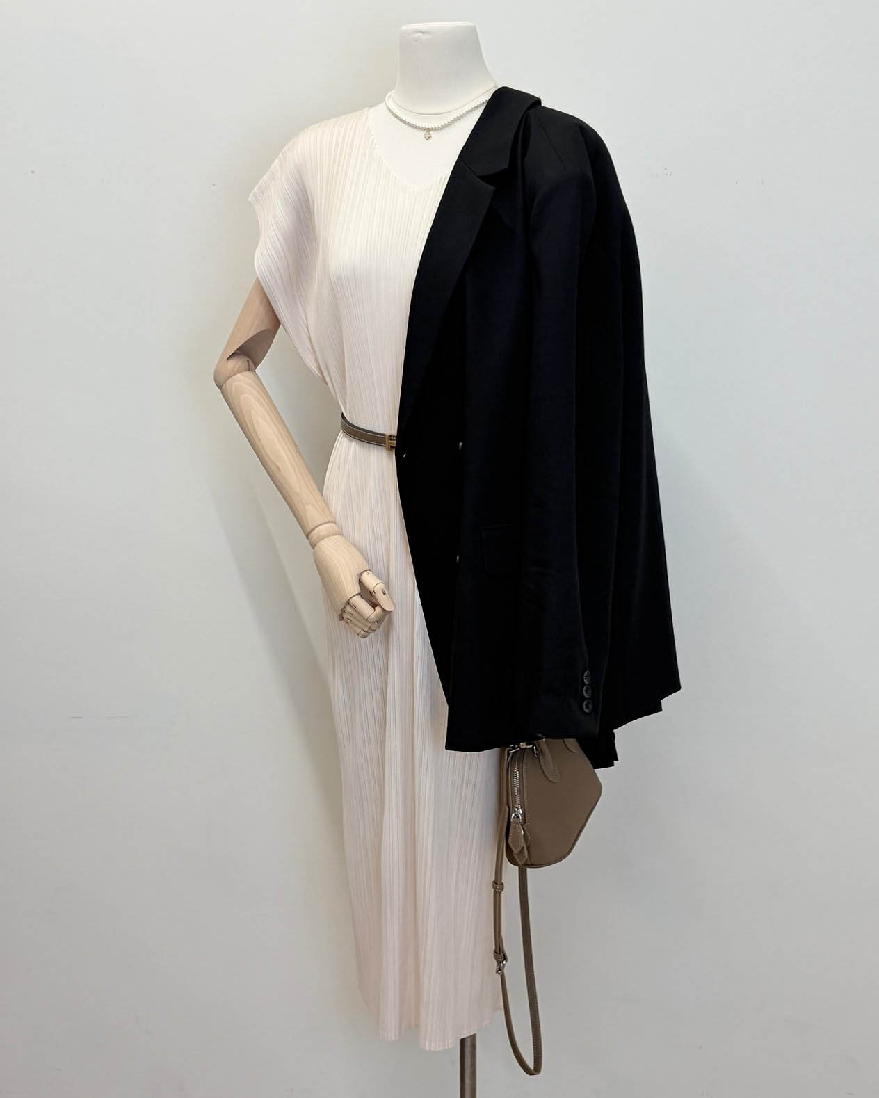 Pleats wing sleeves dress
