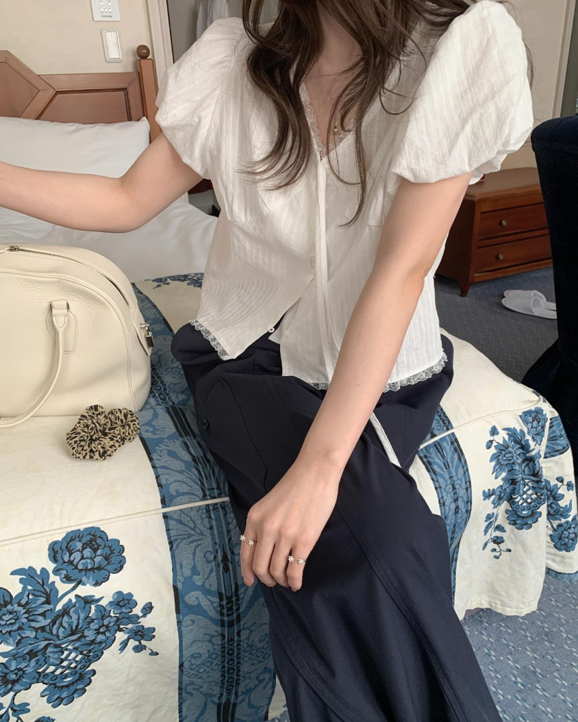Romantic puff sleeves blouse