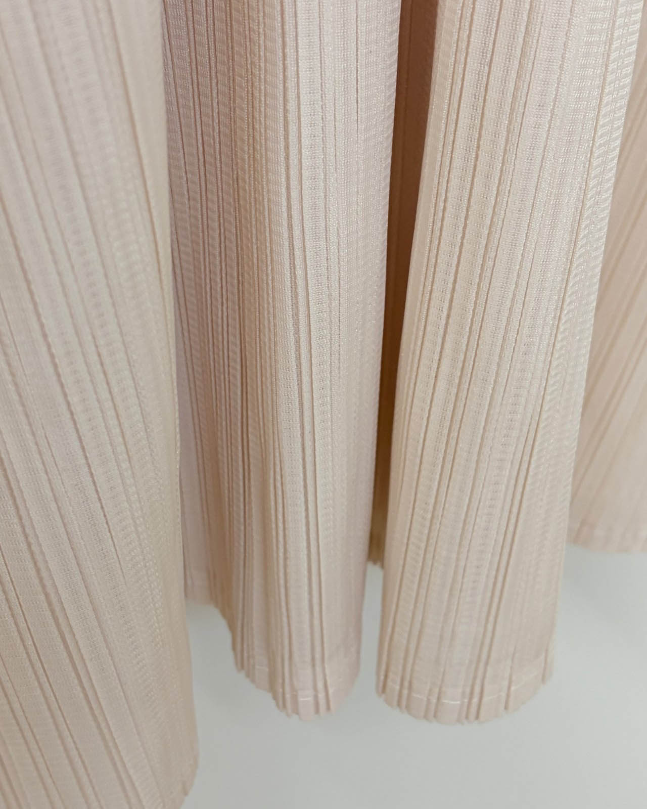 Pleats wing sleeves dress