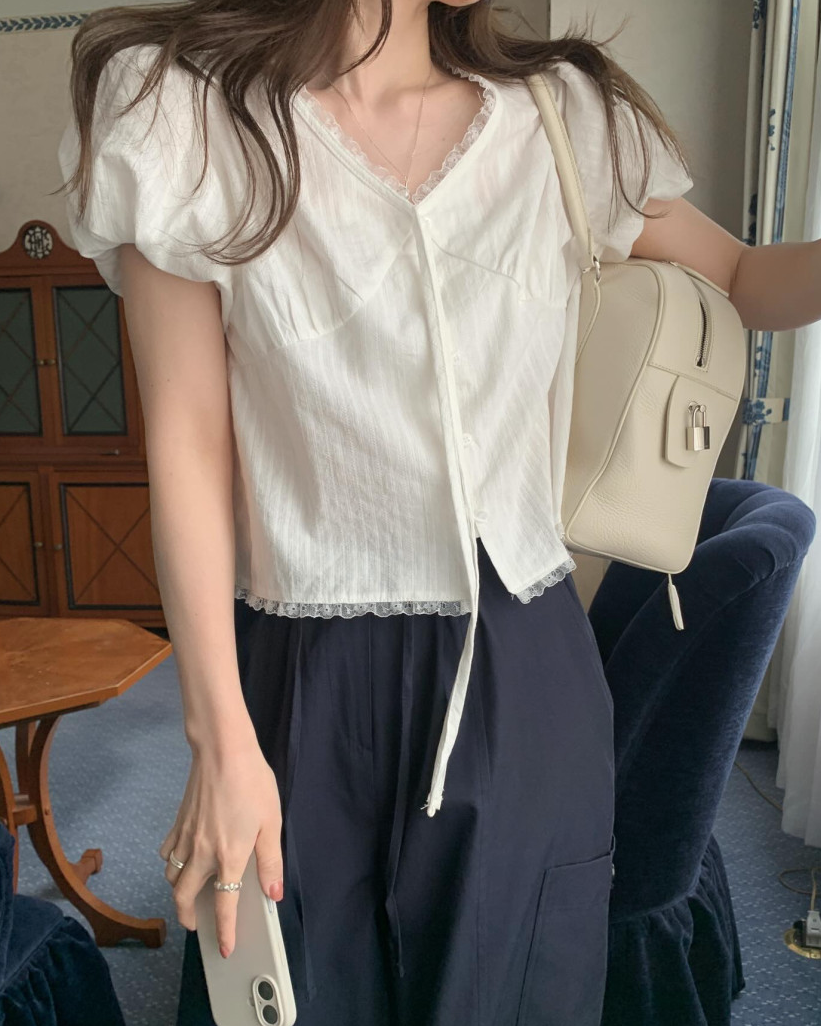 Romantic puff sleeves blouse