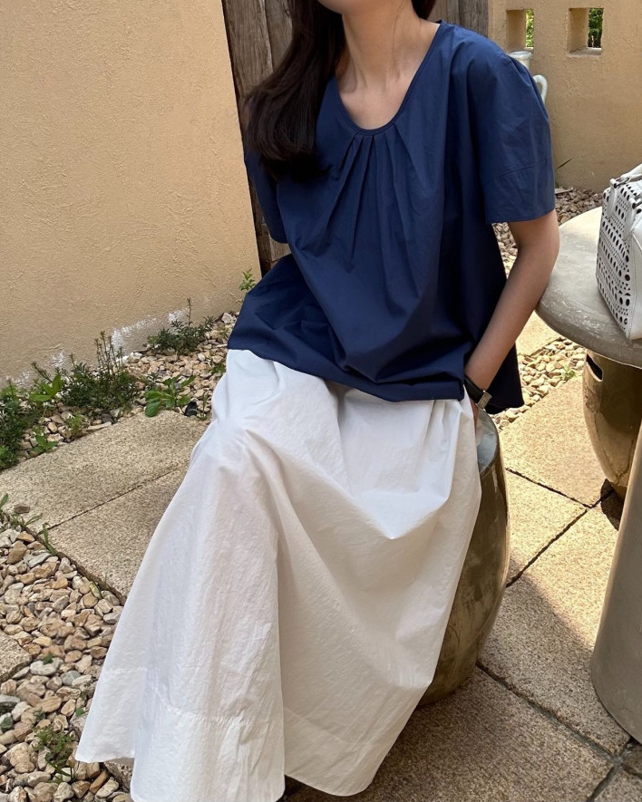 Puff sleeves blouse