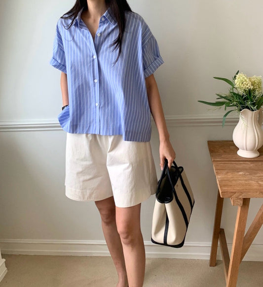 Semi cropped striped shirt