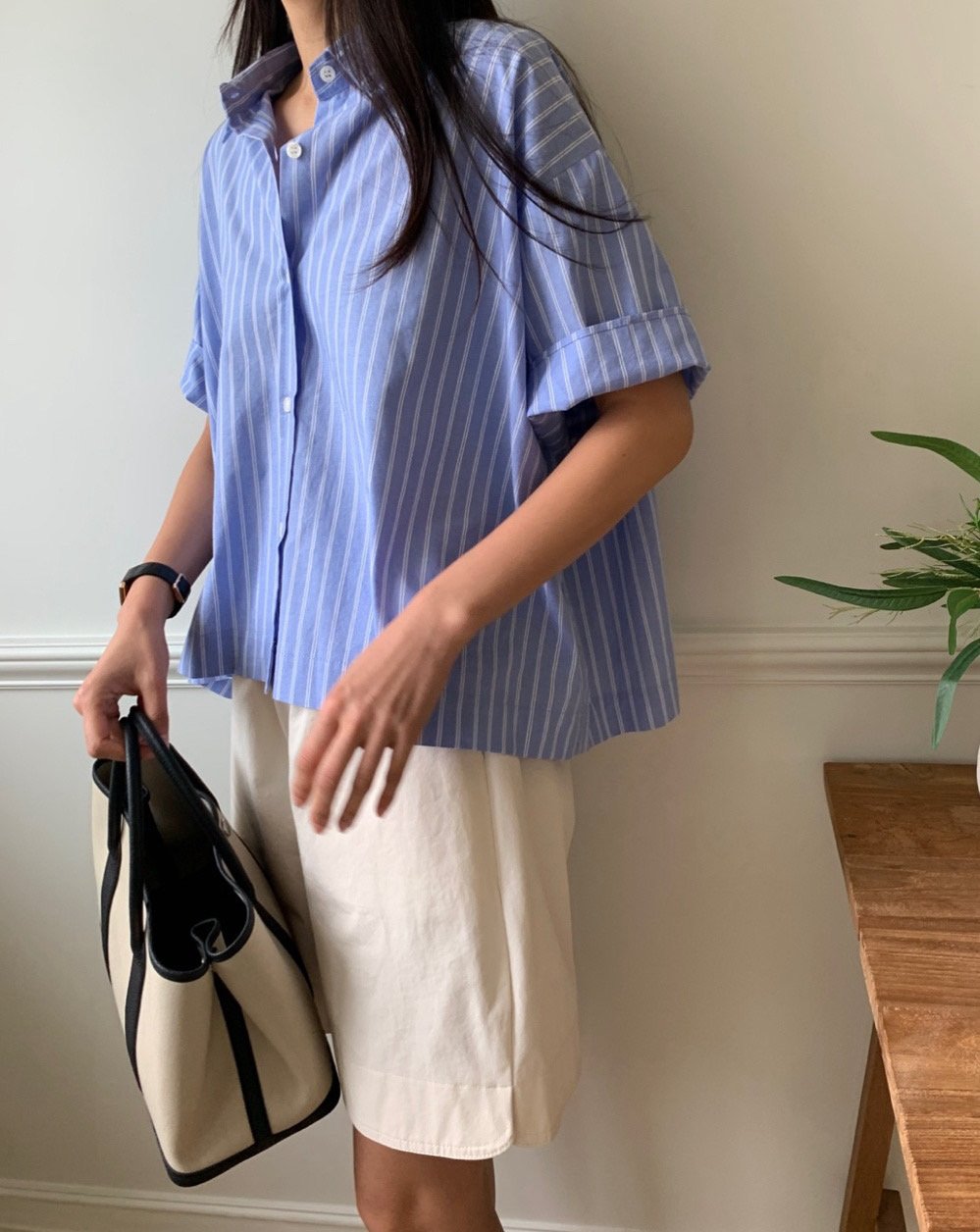 Semi cropped striped shirt