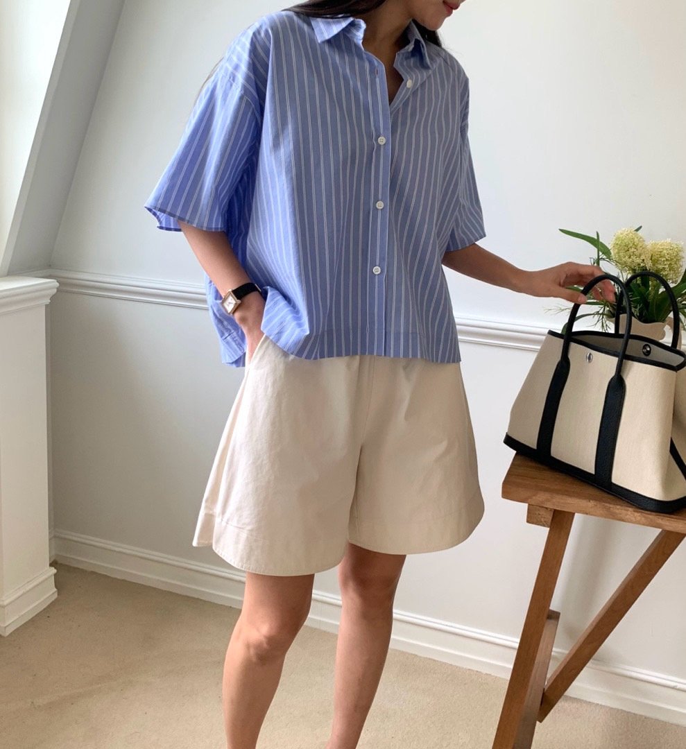 Semi cropped striped shirt