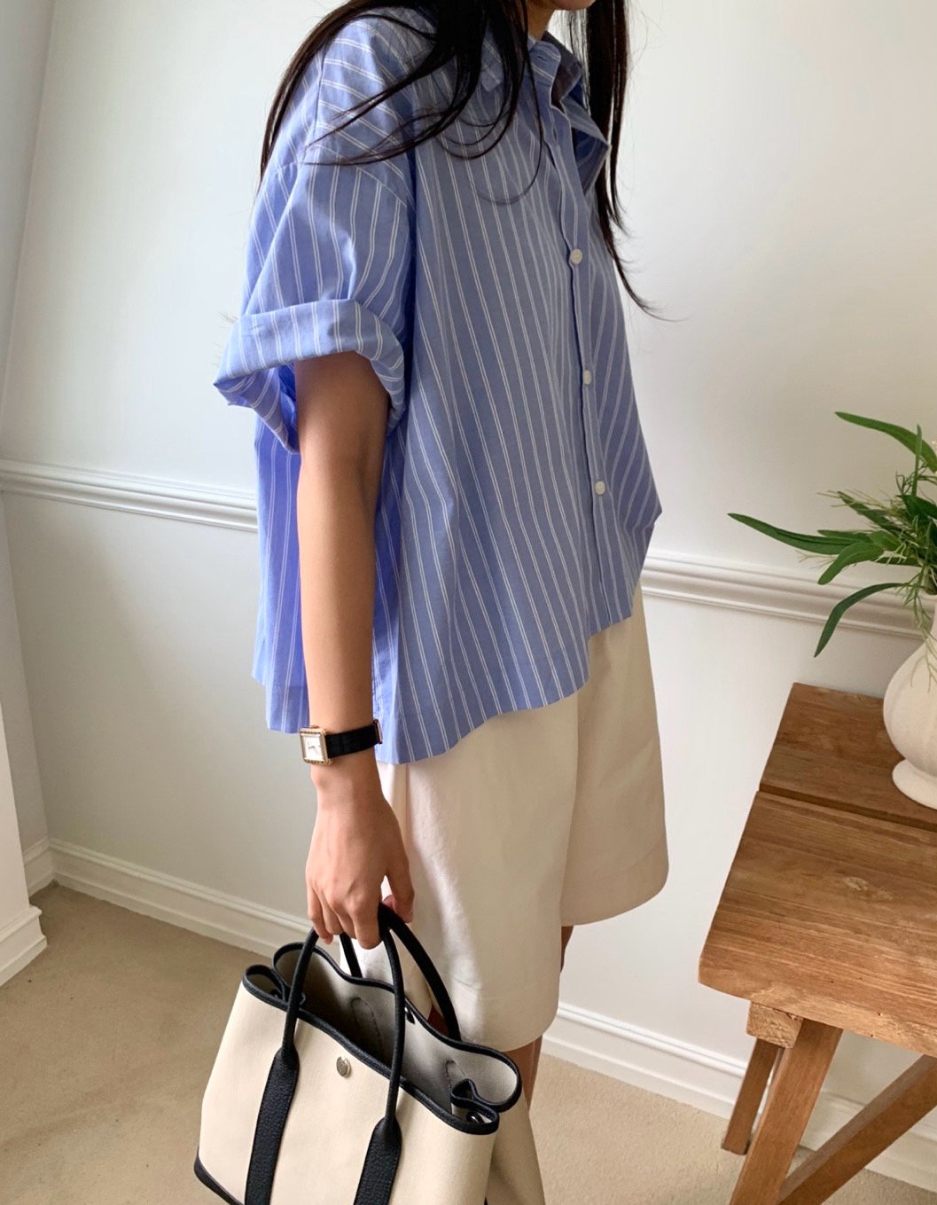 Semi cropped striped shirt