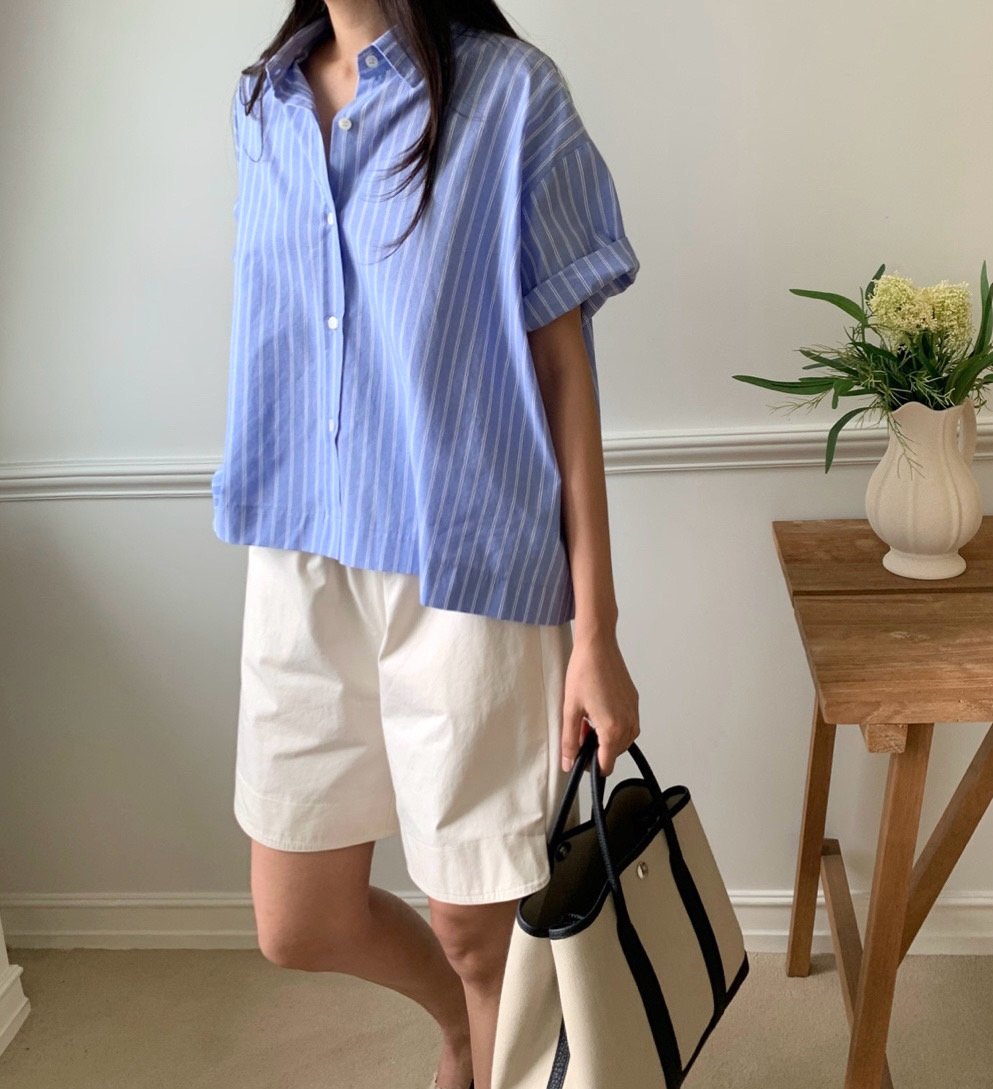 Semi cropped striped shirt