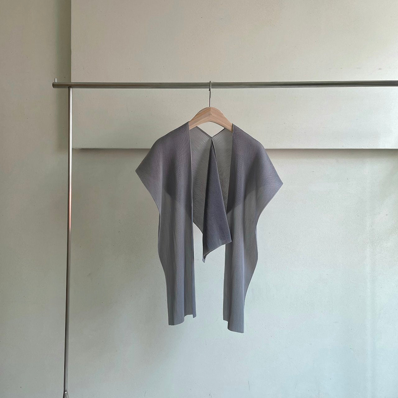 Shawl set pleats blouse