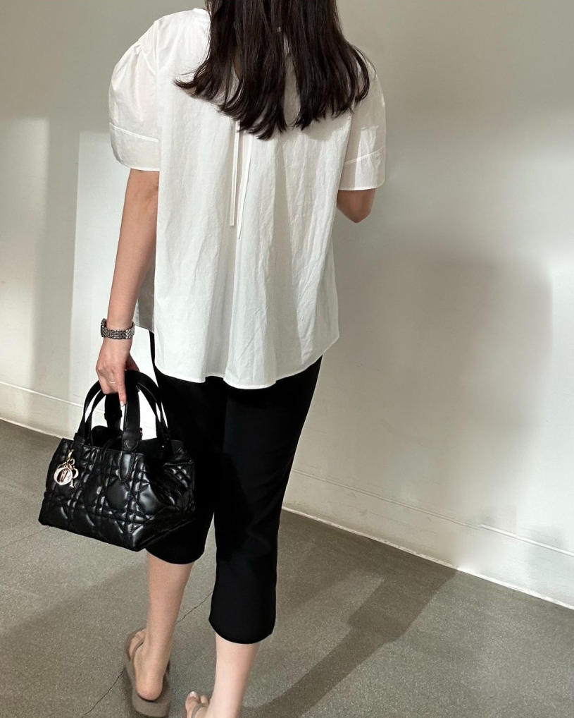 Puff sleeves blouse