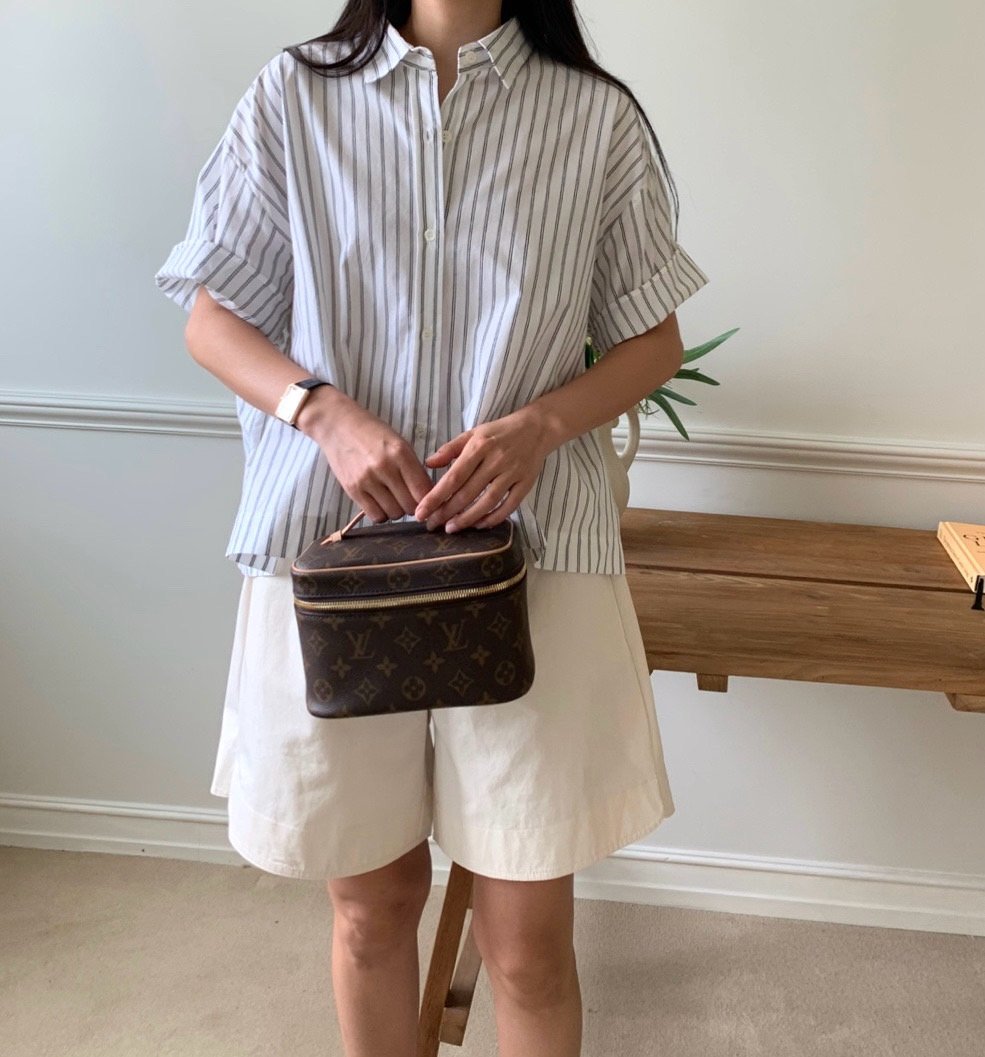 Semi cropped striped shirt