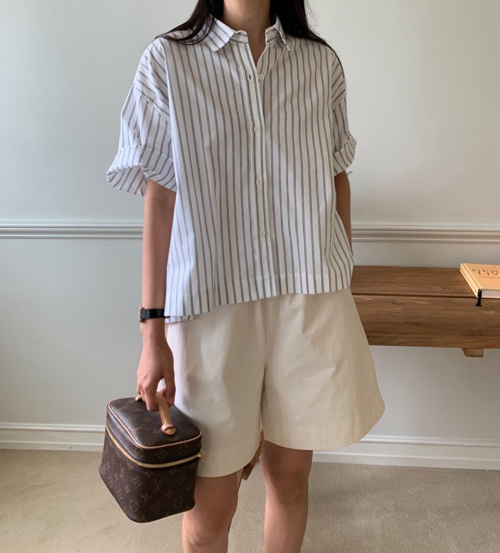 Semi cropped striped shirt