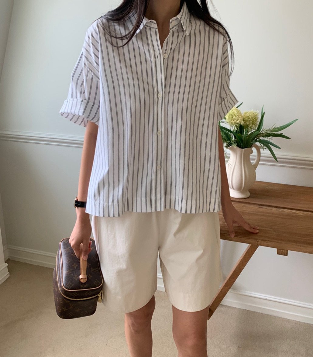 Semi cropped striped shirt