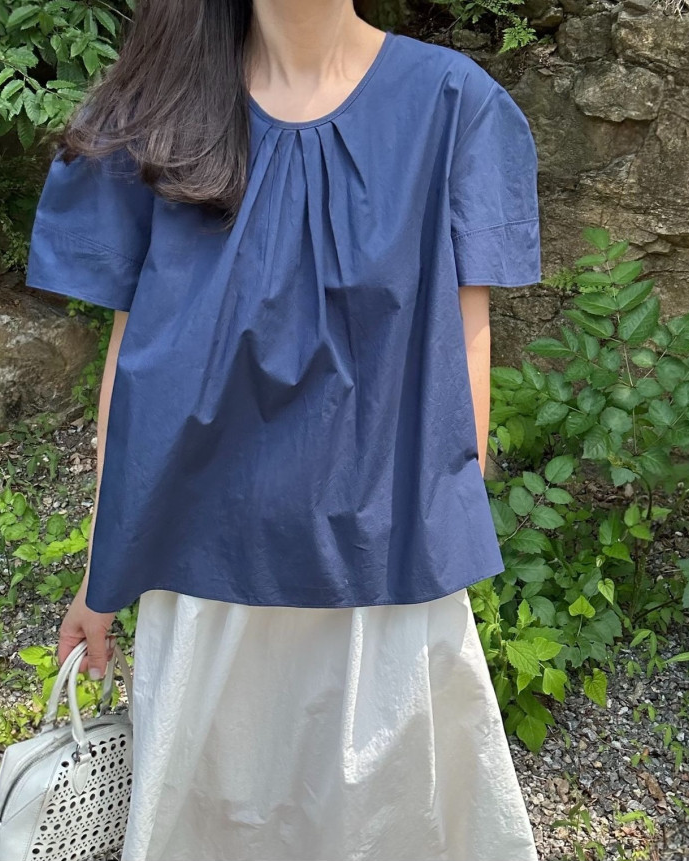 Puff sleeves blouse