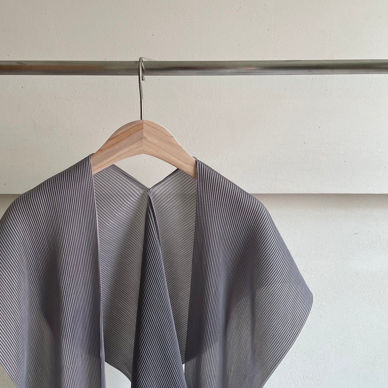 Shawl set pleats blouse