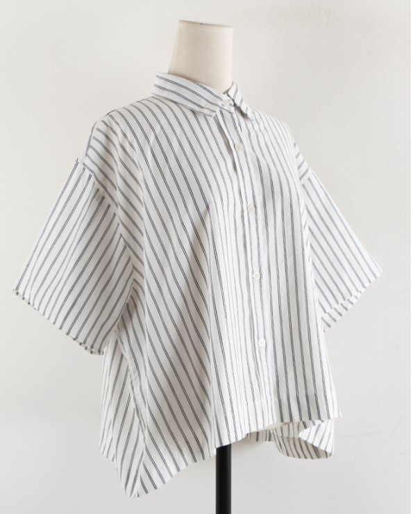 Semi cropped striped shirt