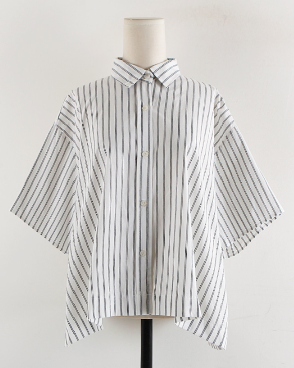 Semi cropped striped shirt