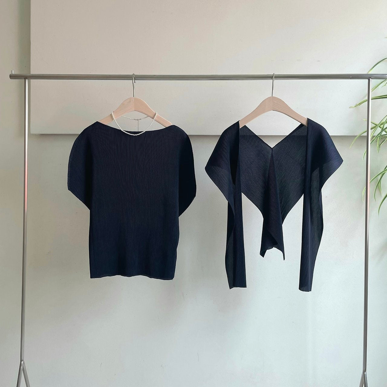 Shawl set pleats blouse