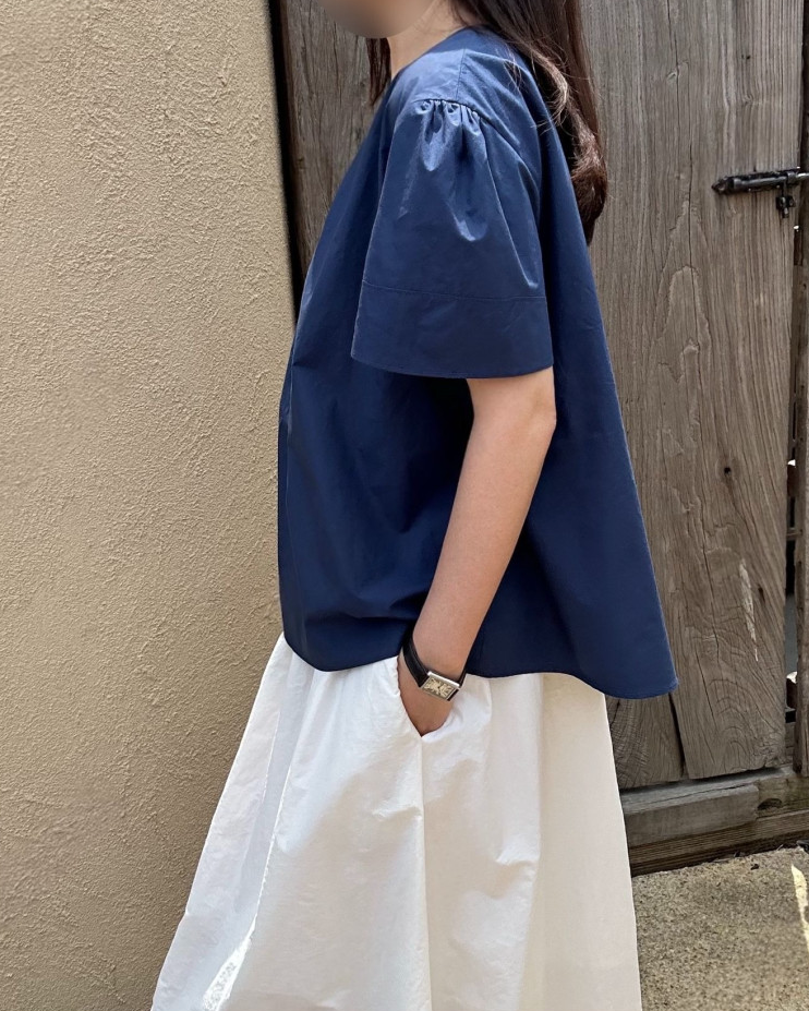 Puff sleeves blouse