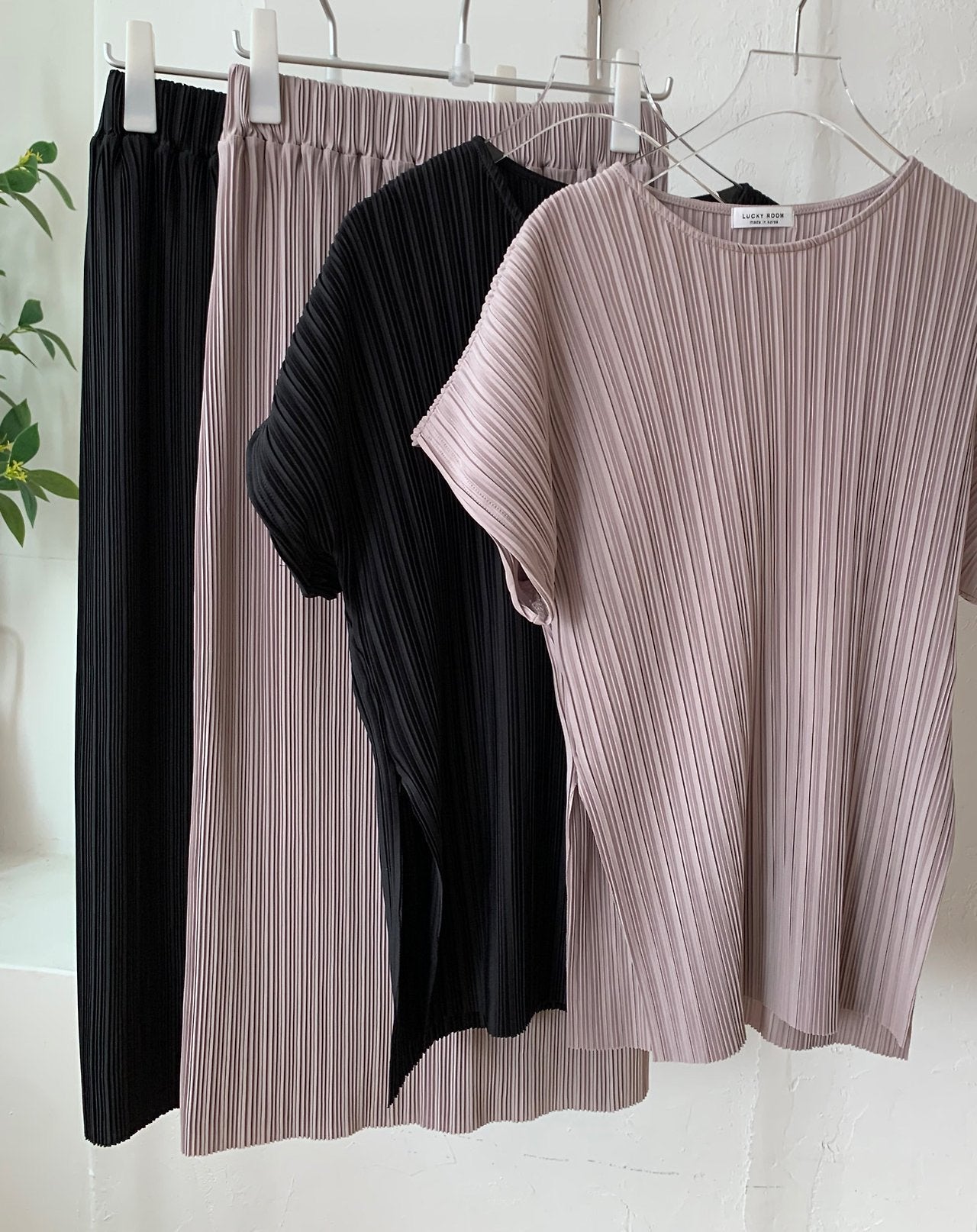 Pleats blouse and skirt set