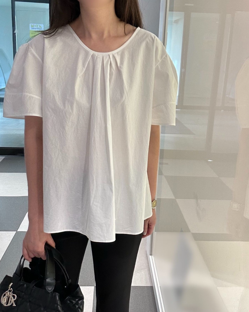 Puff sleeves blouse